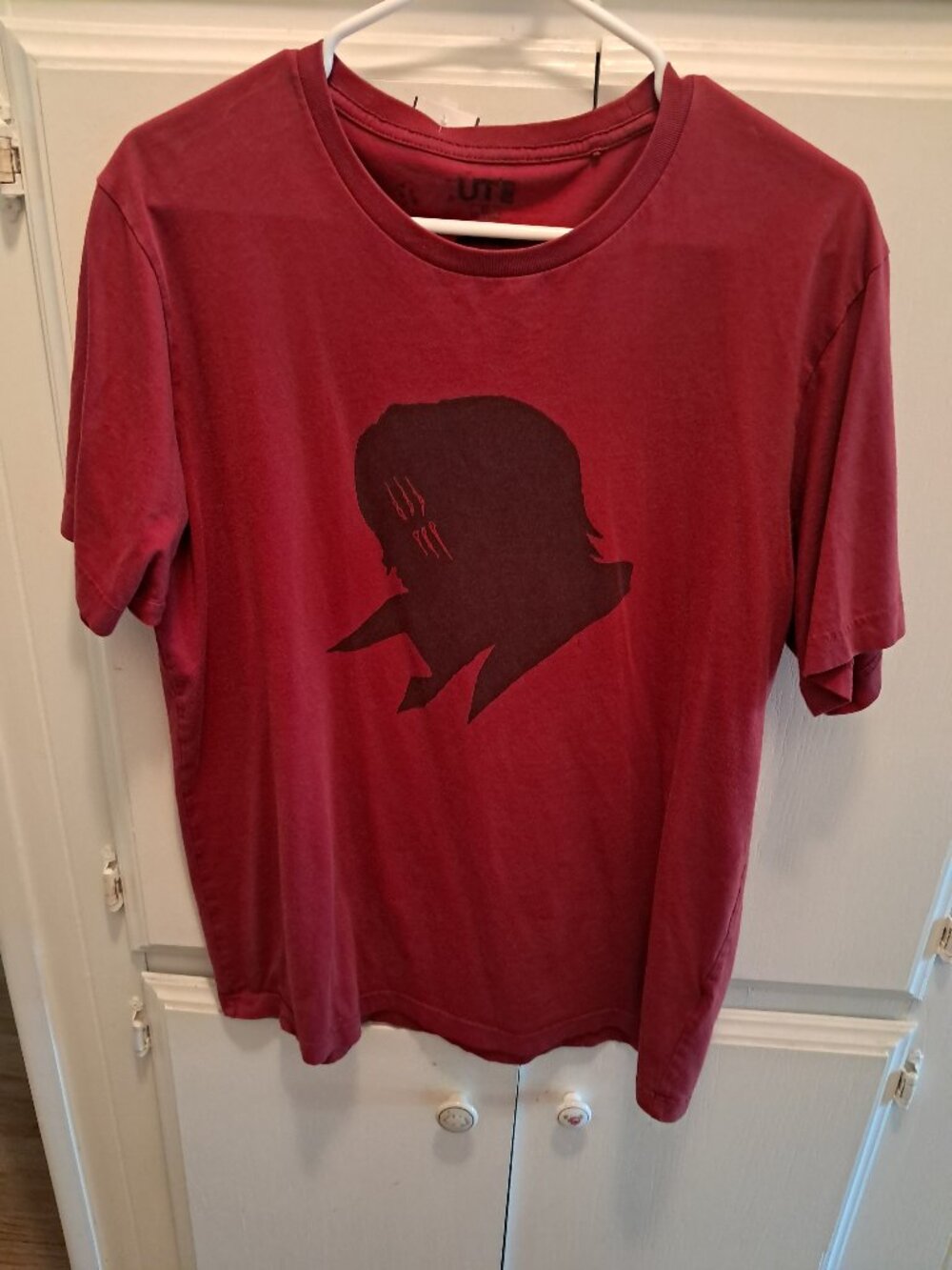 Silhouette Graphic Tee by UT SZ XL